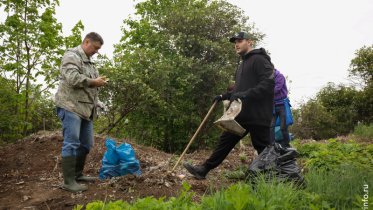Фото: Череповчане устроили уборку на берегу усадьбы Гальских