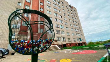 Фото: Металлический цветок появился во дворе на Краснодонцев