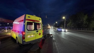 Фото: В Череповце иномарка влетела в мопед