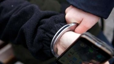 Фото: Череповчанин в магазине украл телефон покупателя