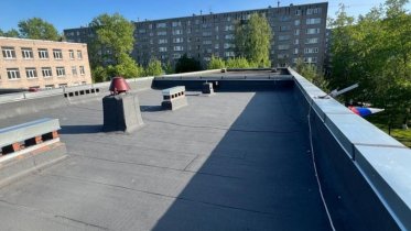 Фото: Масштабные ремонты кровель стартуют в школах и детсадах Череповца