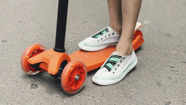 Фото: В Череповце мужчина украл у девочки самокат