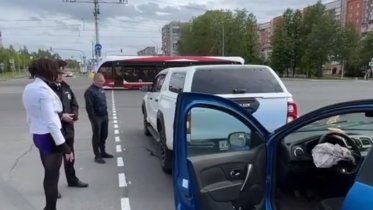 Фото: Череповчанин переоделся в женщину и устроил аварию