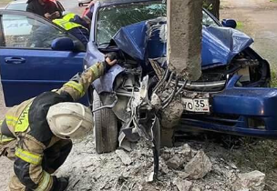 Фото: Пьяный череповчанин на скорости врезался в столб