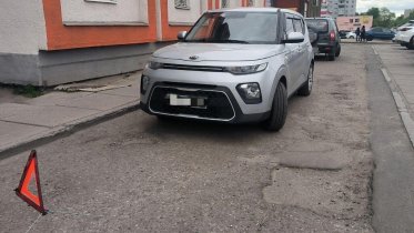 Фото: Пенсионер на «Ниве» устроил аварию в череповецком дворе