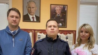 Фото: В Череповце полицейские помогли девочки, которую покусала собака