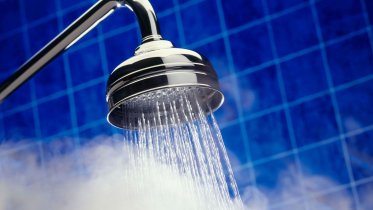 Фото: Жителям ЗШК начали подключать горячую воду