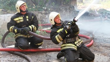 Фото: В Череповце загорелся ангар