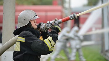 Фото: В Череповце на Металлистов горели три хозпостройки