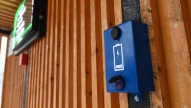 Фото: На череповецких остановках разместят 18 точек зарядки телефонов