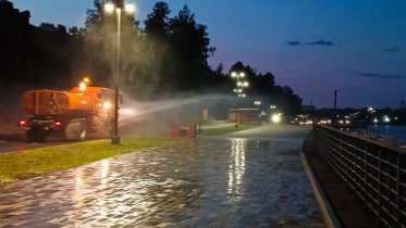 Фото: Практику полива городских деревьев и растений усовершенствовали в Череповце