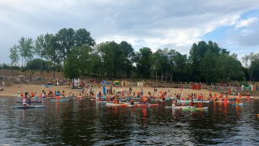 Фото: Участнице череповецкого фестиваля сапсерфинга потребовалась помощь