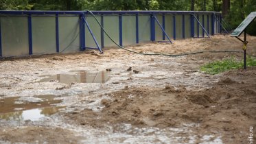 Фото: В Соляном саду установили дырявый бассейн