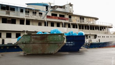 Фото: В Череповце приступили к разборке теплохода «Пётр I»