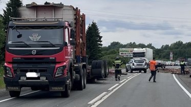 Фото: Найден водитель бензовоза, устроивший ДТП с лесовозом в Череповецком районе