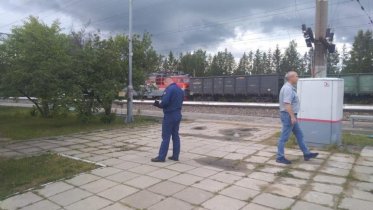 Фото: 15-летний череповчанин серьезно травмировался, решив прокатиться на автосцепке между вагонами поезда