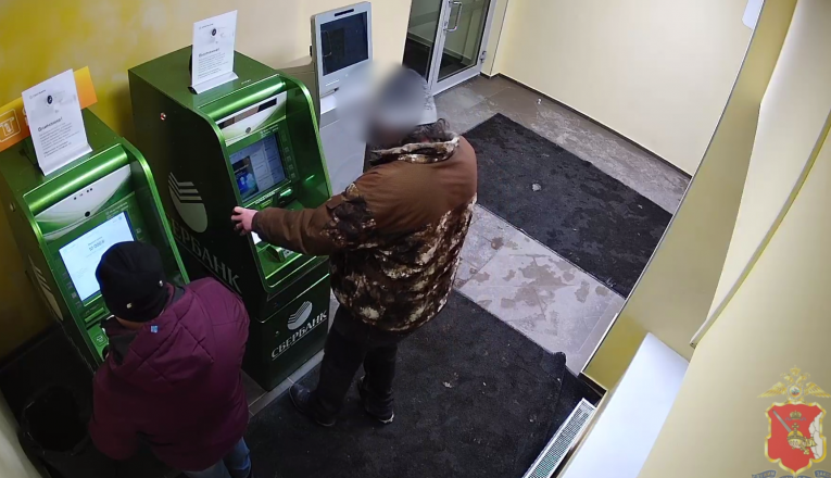 Фото: Доверил карту — лишился денег: в Череповце друг обокрал собутыльника