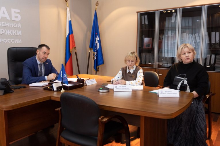 Фото: Председатель ЗСО Сергей Жестянников помог череповчанину решить вопросы с доступностью среды