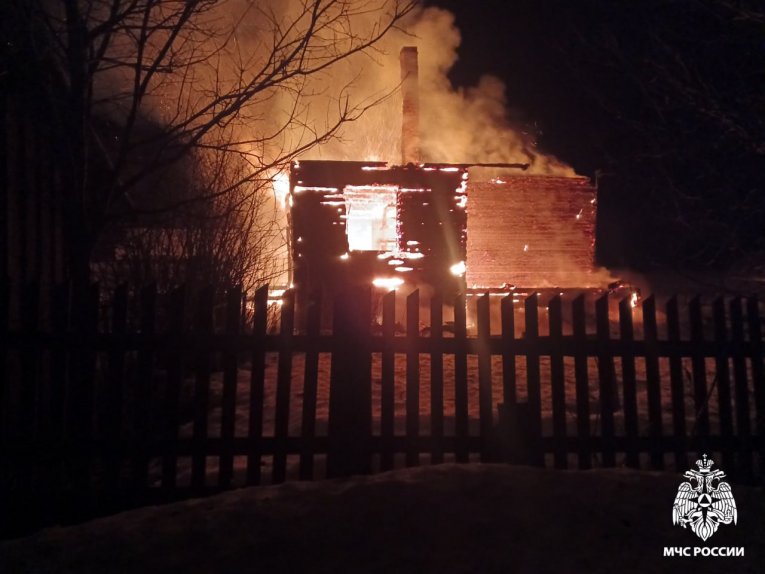 Фото: Трагедия в Кич-Городецком округе: пенсионерка погибла при пожаре в собственном доме