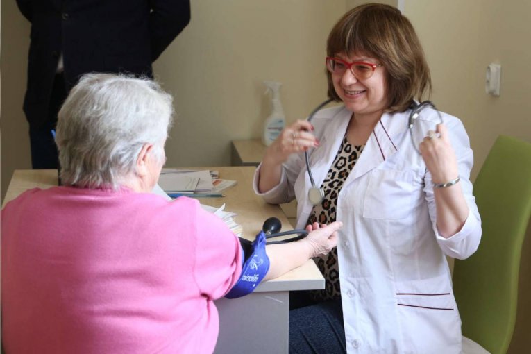 Фото: «С заботой о долгожителях»: в Вологодской области запускают выездные медосмотры для пожилых