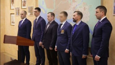 Фото: Фото кандидата в мэры Череповца стало причиной скандала: почему одно лицо оказалось скрытым?