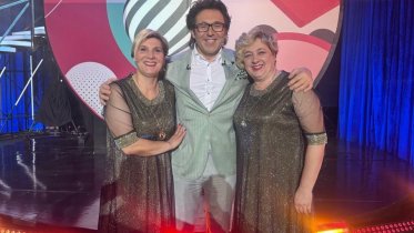 Фото: Вологодская пенсионерка сшила Малахову тапочки в подарок