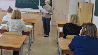 Фото: Взрослые в роли школьников: вологодские родители сдавали пробный ЕГЭ