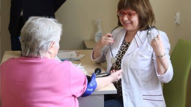 Фото: «С заботой о долгожителях»: в Вологодской области запускают выездные медосмотры для пожилых