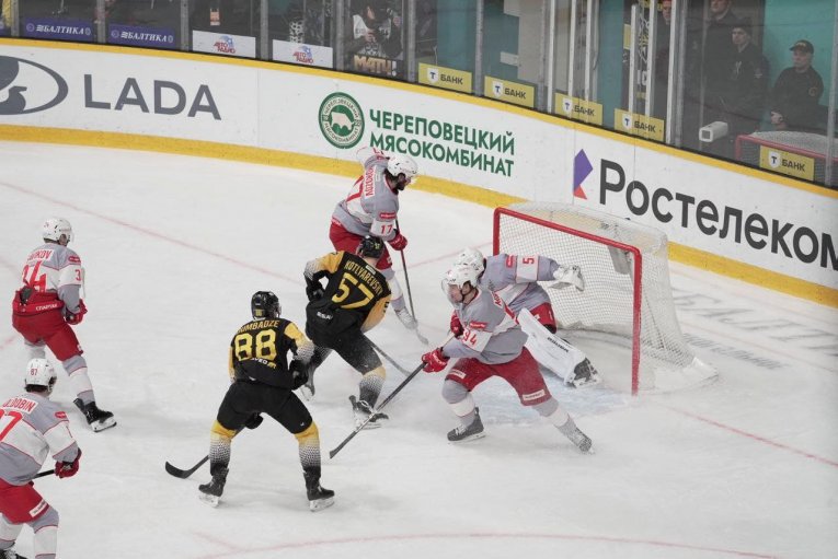Фото: "Северсталь" одержала первую победу над "Спартаком" в серии плей-офф