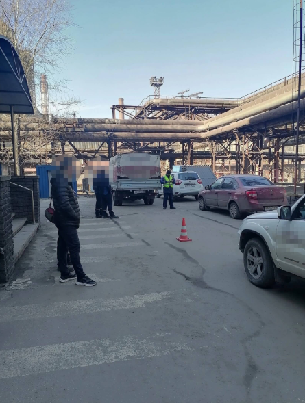 Фото: На территории "Северстали" водитель "Газели" сбил молодого человека