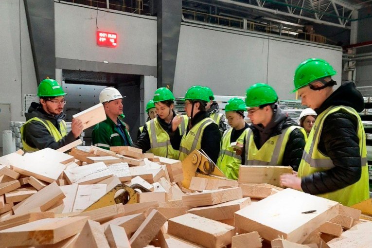 Фото: 28 тысяч подростков Вологодчины сделают шаг к карьере в 2025 году