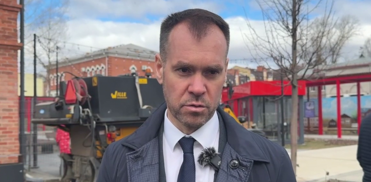 Фото: До 25 апреля Череповец должны очистить от зимнего мусора