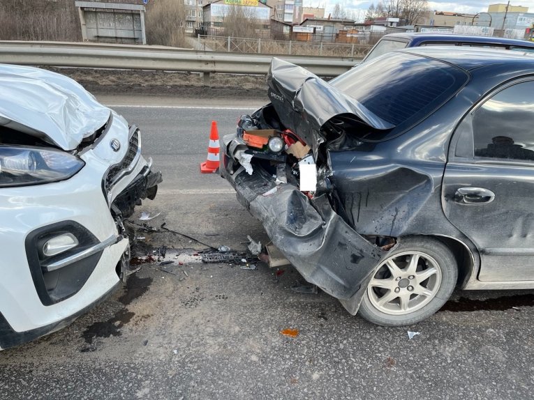 Фото: В Череповецком районе водитель устроил массовое ДТП