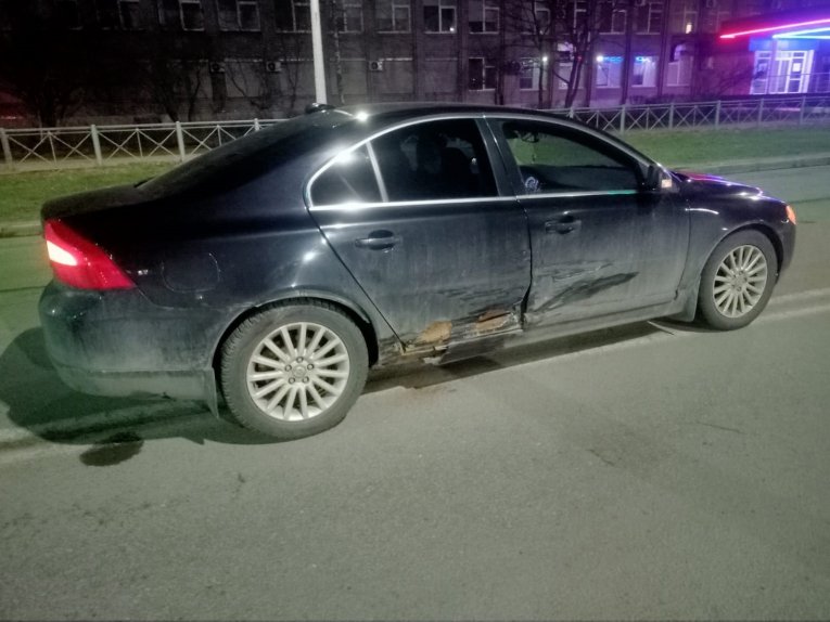 Фото: Два автомобиля столкнулись в Череповце