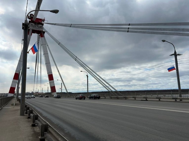 Фото: В Череповце к майским праздникам развесят 780 флагов