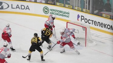 Фото: "Северсталь" одержала первую победу над "Спартаком" в серии плей-офф