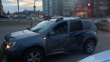 Фото: Две иномарки столкнулись в Череповце