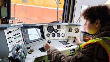 Фото: В Череповце транспортные полицейские провели для подростков экскурсию по закулисью РЖД