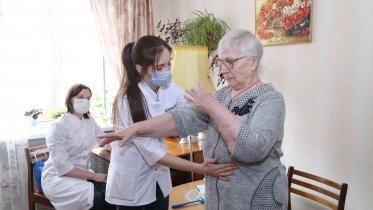 Фото: В Череповце продолжаются выездные обследования для пожилых горожан