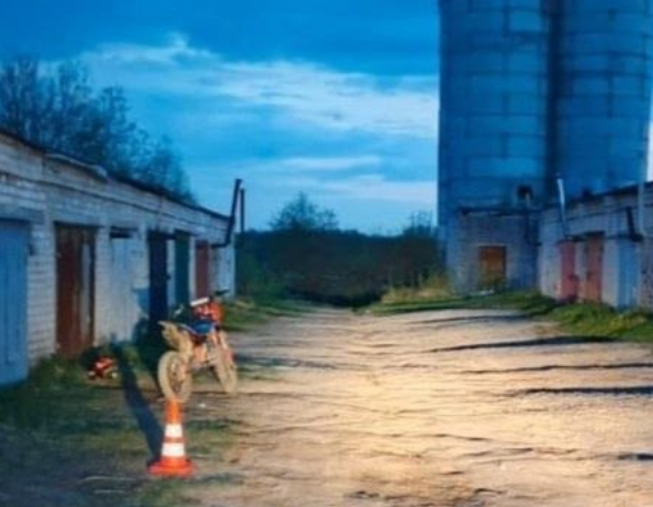 Фото: В Шексне подросток на питбайке сбил девушку — пострадавшая в реанимации