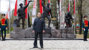Фото: В Череповце открыли памятник выпускникам военных училищ, участникам войн и вооруженных конфликтов
