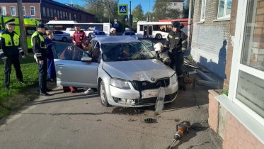 Фото: В Череповце на перекрёстке столкнулись два автомобиля: пострадали три человека