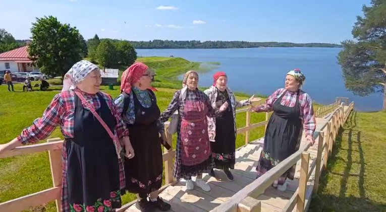Фото: «Бурановские бабушки» очаровали Кириллов душевными песнями