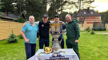 Фото: Богдан Киселевич привез Кубок Гагарина в Череповец