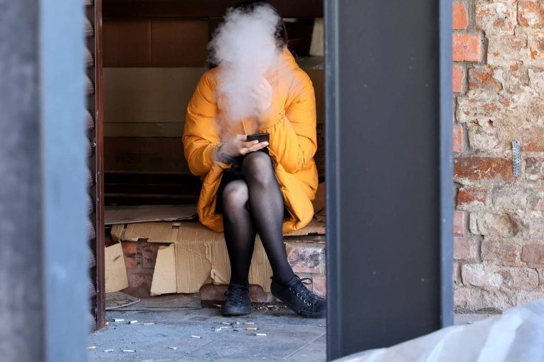 Фото: Врачи Вологодской области выступают против иллюзий о безвредности вейпинга