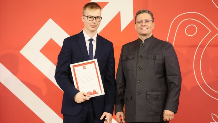 Фото: Лучшие выпускники Вологодской области получили награды