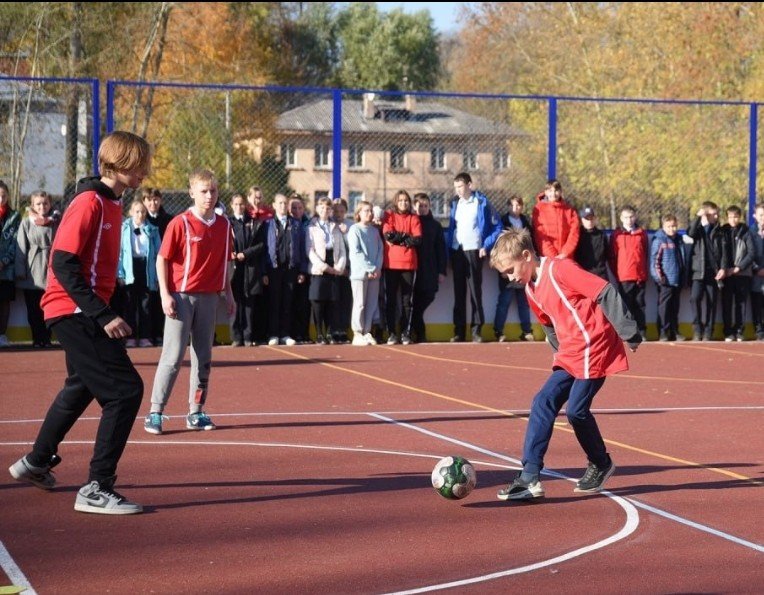 Фото: 200 миллионов на спорт: в Череповце строят новые школьные стадионы