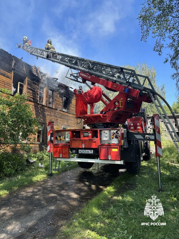 Фото: Череповецкие огнеборцы ликвидировали крупный пожар в расселенном доме