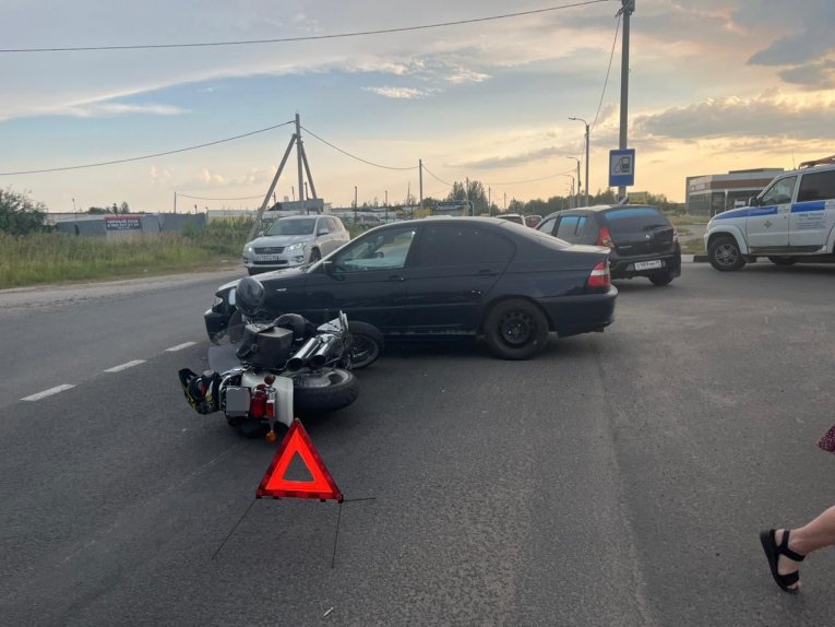Фото: Мотоциклист пострадал в ДТП на Рыбинской улице в Череповце