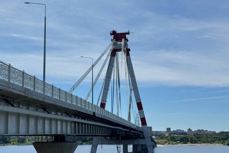 Фото: Обновлённый участок Октябрьского моста открыли для пешеходов и велосипедистов